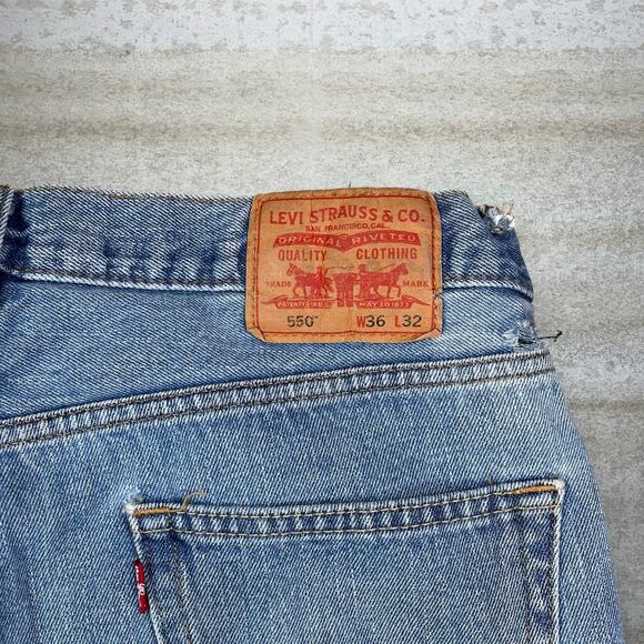 Levis Jeans 550 Relaxed Fit Light Wash Denim Red Tab - Picture 4 of 5